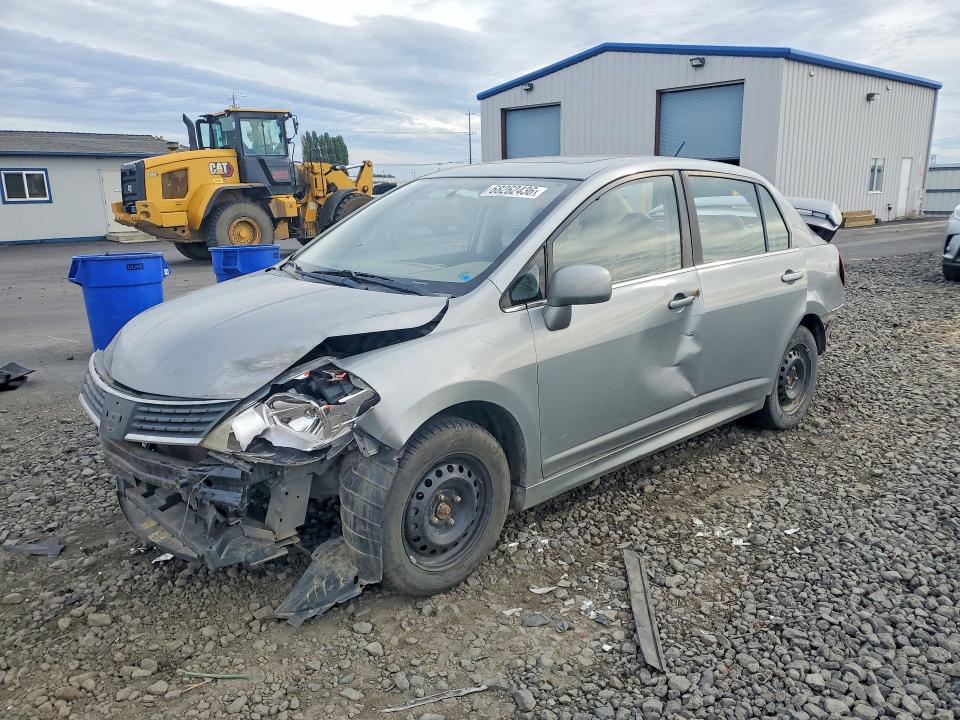 68262436 :رقم المزاد ، 3N1BC11E68L385436 vin ، 2008 Nissan Versa مزاد بيع