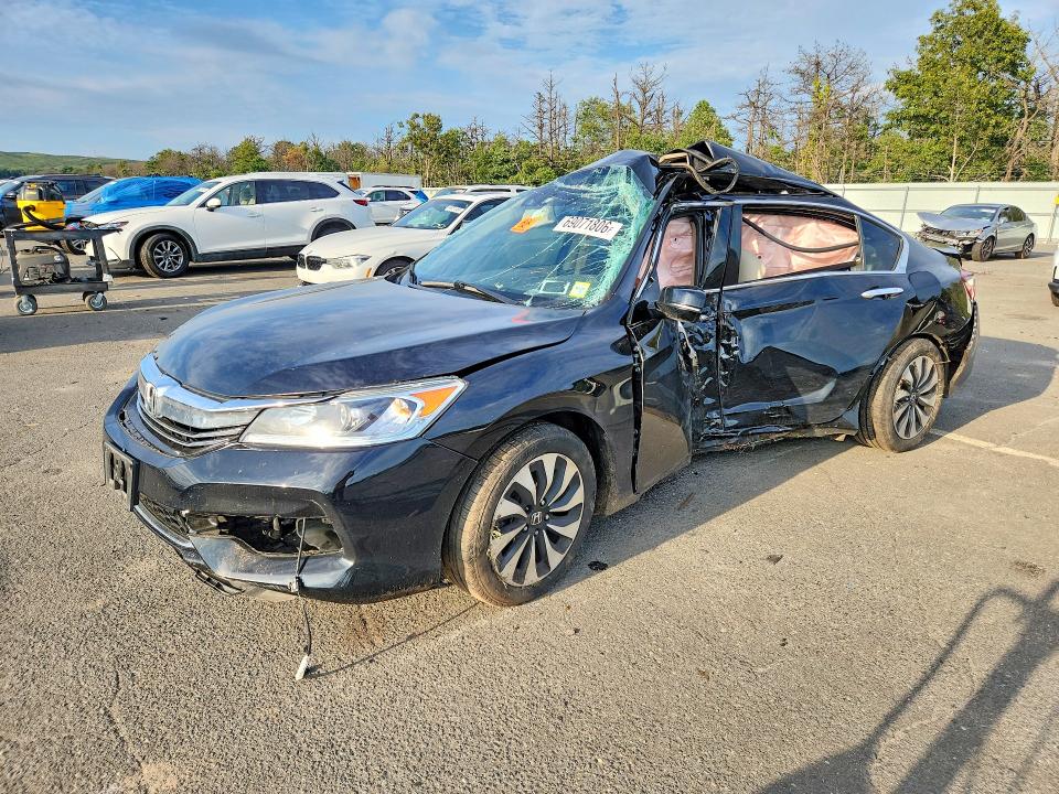 Продаж на аукціоні авто 2017 Honda Accord, vin: JHMCR6F51HC016337, номер лоту: 69071806
