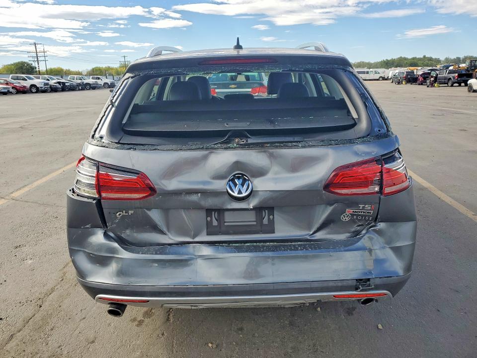 68272146 :رقم المزاد ، 3VWH17AU2JM757648 vin ، 2018 Volkswagen Golf Alltrack مزاد بيع