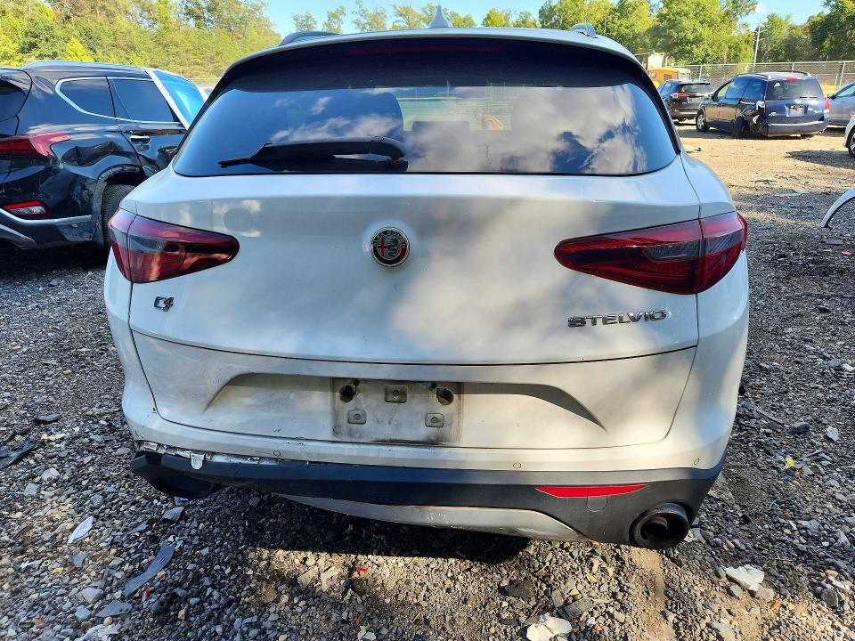 68757436 :رقم المزاد ، ZASFAKPN2J7B71028 vin ، 2018 Alfa Romeo Stelvio مزاد بيع