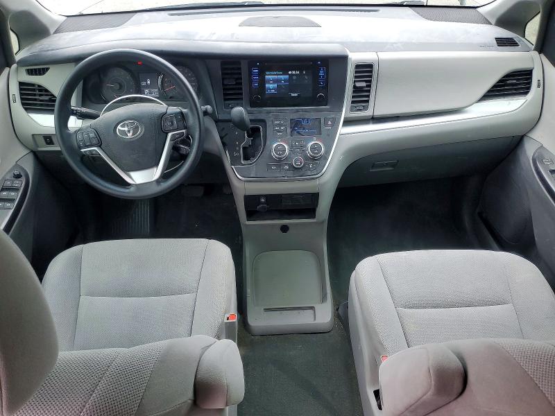 69743756 :رقم المزاد ، 5TDZZ3DC6HS884781 vin ، 2017 Toyota Sienna مزاد بيع
