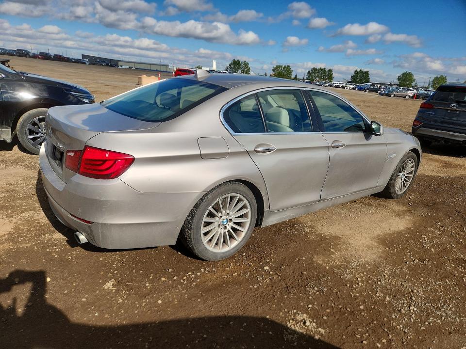 68516776 :رقم المزاد ، WBAFU7C5XBC877124 vin ، 2011 Bmw 535 مزاد بيع