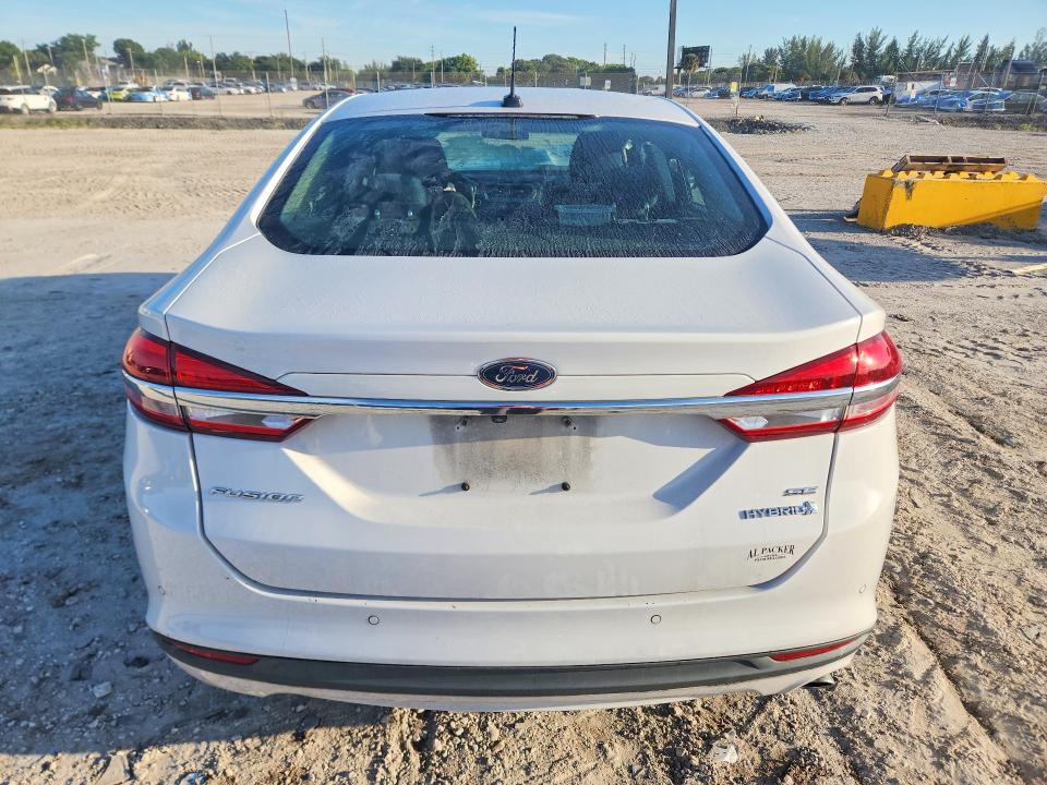 70324386 :رقم المزاد ، 3FA6P0LU3JR238341 vin ، 2018 Ford Fusion مزاد بيع