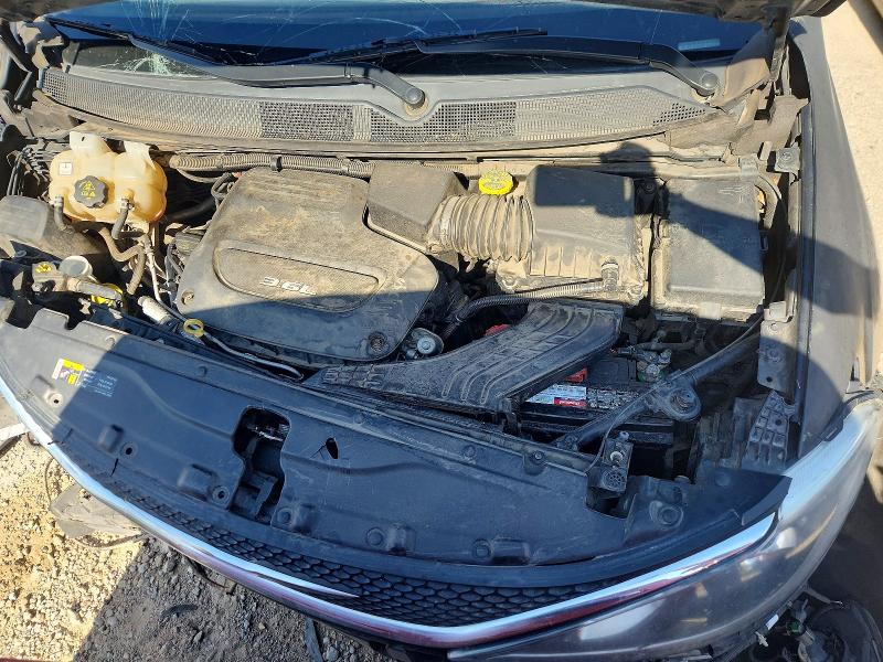 67561726 :رقم المزاد ، 2C4RC1EG8HR705656 vin ، 2017 Chrysler Pacifica مزاد بيع