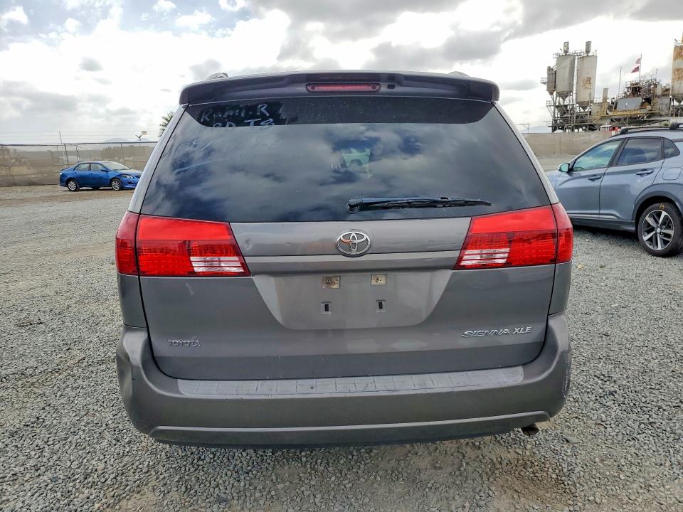 2005 Toyota Sienna მანქანა იყიდება აუქციონზე, vin: 5TDZA22C45S371433, აუქციონის ნომერი: 69431486