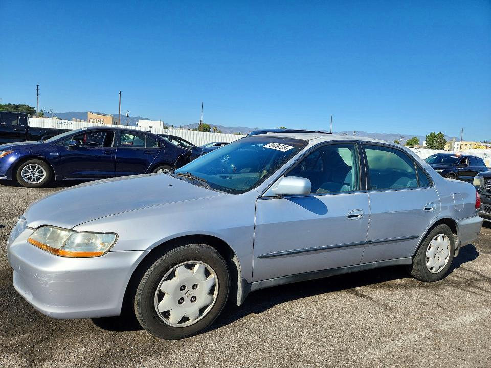 70439736 :رقم المزاد ، 1HGCG5642WA208028 vin ، 1998 Honda Accord مزاد بيع