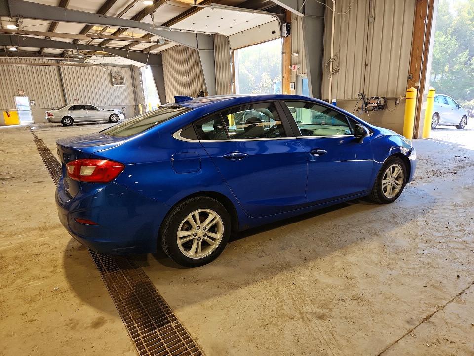 68876026 :رقم المزاد ، 1G1BE5SM1H7167759 vin ، 2017 Chevrolet Cruze مزاد بيع