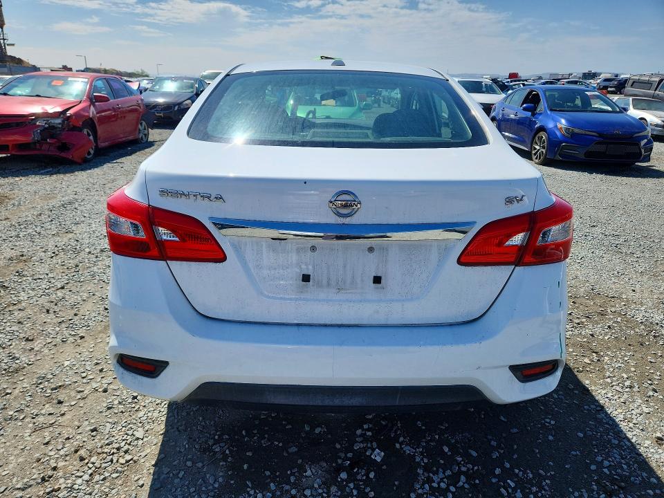 2018 Nissan Sentra მანქანა იყიდება აუქციონზე, vin: 3N1AB7AP0JL639277, აუქციონის ნომერი: 70560516