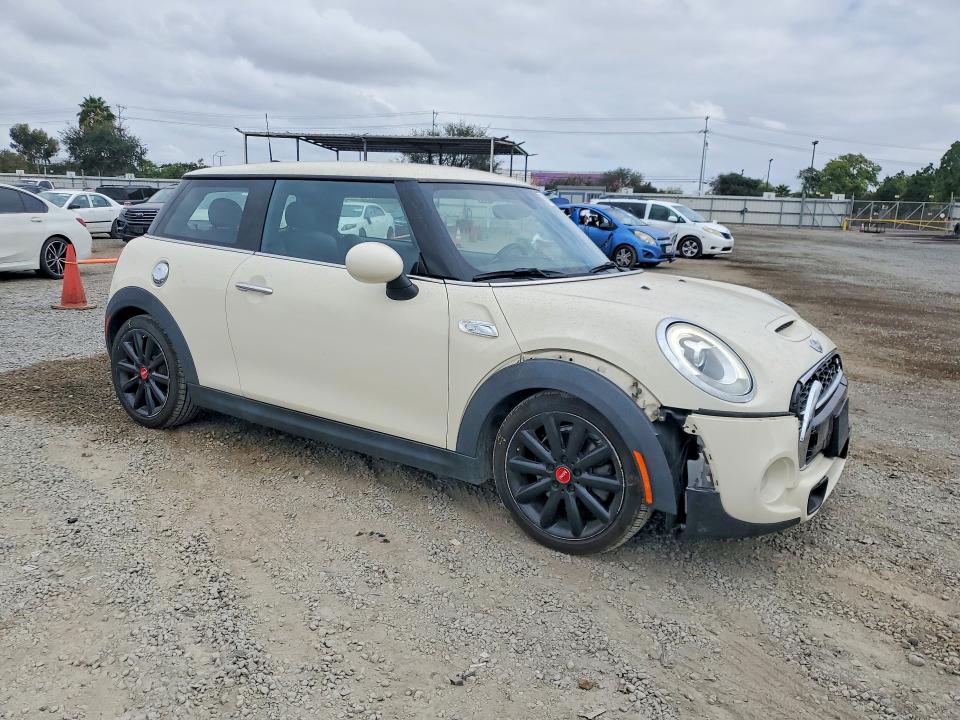 Продаж на аукціоні авто 2017 Mini Cooper, vin: WMWXP7C34H2A45970, номер лоту: 69343186