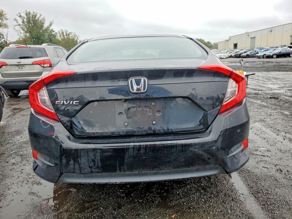 Продаж на аукціоні авто 2018 Honda Civic, vin: 2HGFC2F53JH523088, номер лоту: 70025526