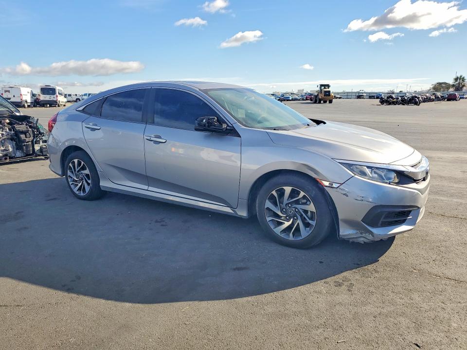 Продажа на аукционе авто 2017 Honda Civic, vin: 2HGFC2F72HH570673, номер лота: 70260736