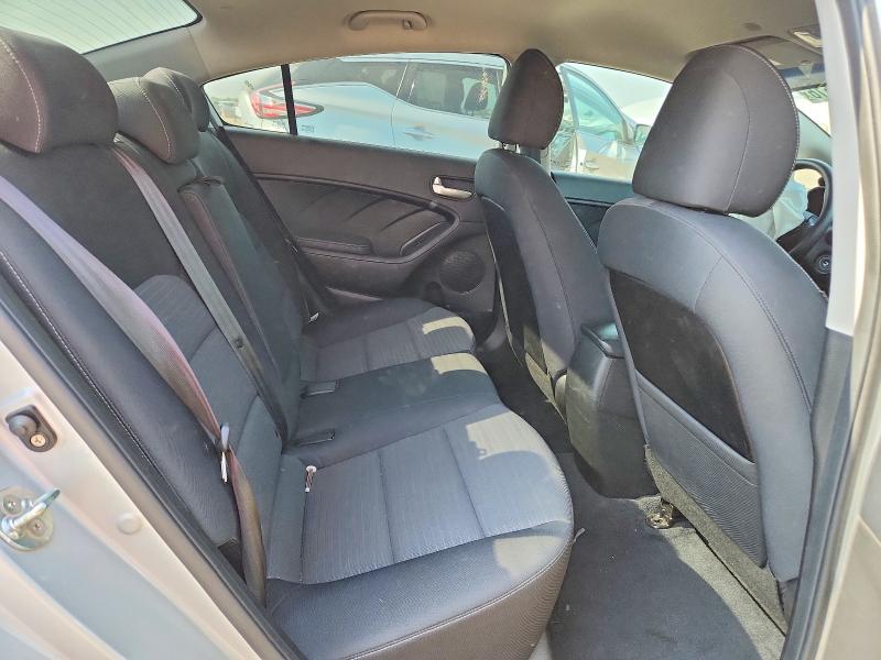 67475616 :رقم المزاد ، 3KPFL4A71JE170025 vin ، 2018 Kia Forte مزاد بيع