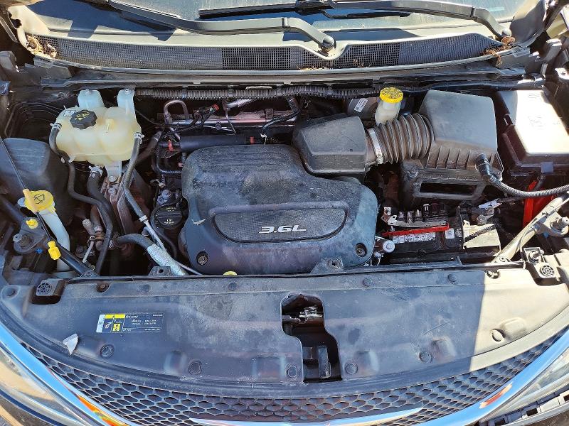 68569126 :رقم المزاد ، 2C4RC1BG5JR152152 vin ، 2018 Chrysler Pacifica مزاد بيع
