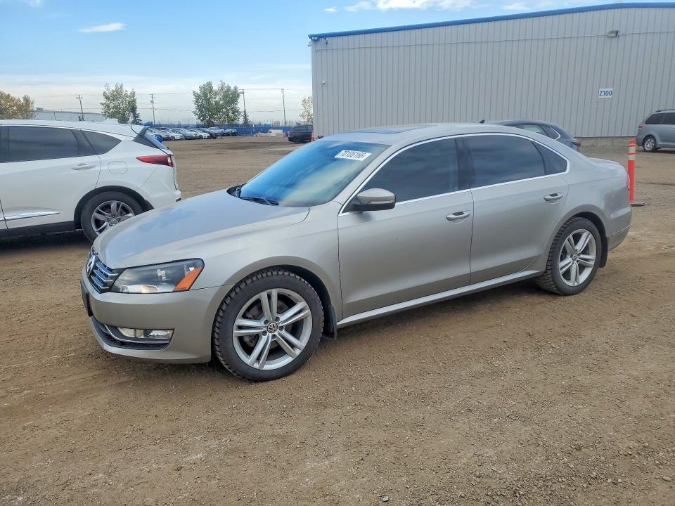 70106166 :رقم المزاد ، 1VWCN7A32DC134347 vin ، 2013 Volkswagen Passat مزاد بيع