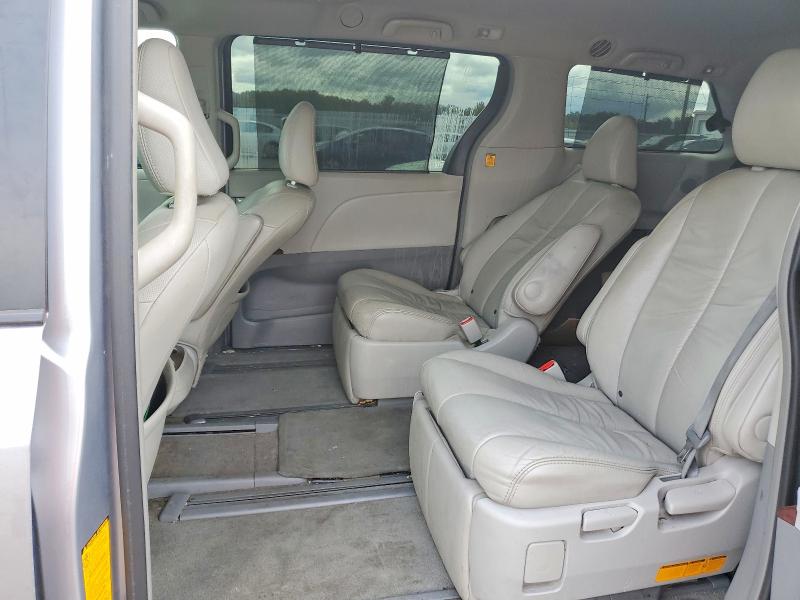 70863106 :رقم المزاد ، 5TDDK3DC3CS039622 vin ، 2012 Toyota Sienna مزاد بيع