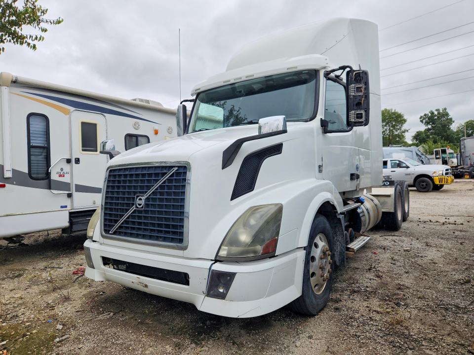 Auction sale of the 2015 Volvo Vn, vin: 4V4NC9EGXFN921648, lot number: 67703306