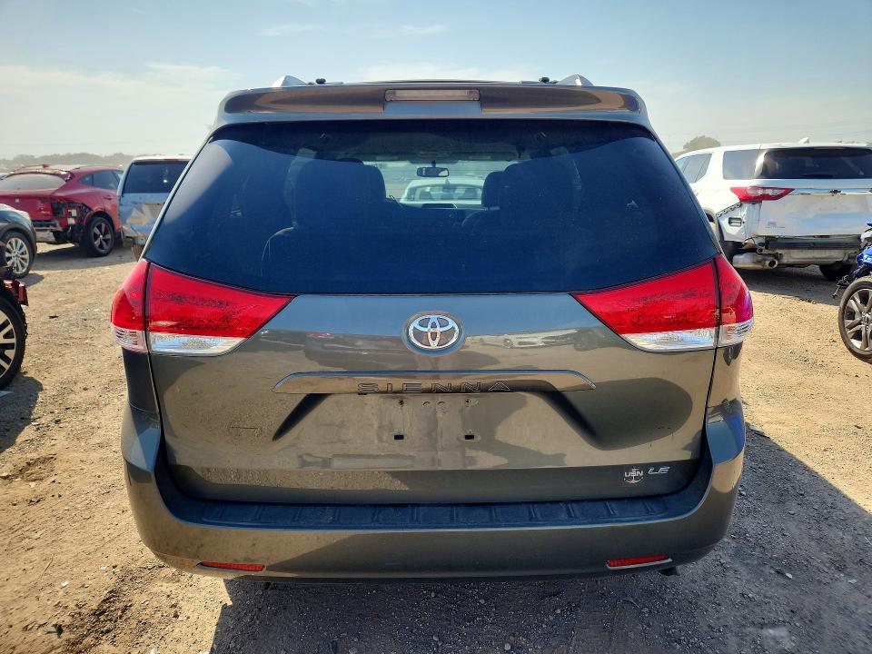 67917746 :رقم المزاد ، 5TDKK3DC0ES499492 vin ، 2014 Toyota Sienna مزاد بيع
