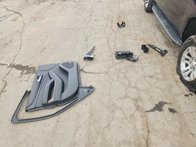Продаж на аукціоні авто 2018 Chevrolet Suburban, vin: 1GNSCHKCXJR376120, номер лоту: 71059136