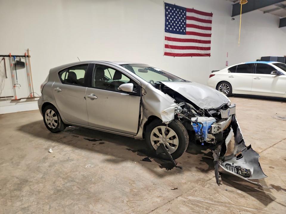 Продажа на аукционе авто 2013 Toyota Prius C, vin: JTDKDTB3XD1544723, номер лота: 69246006