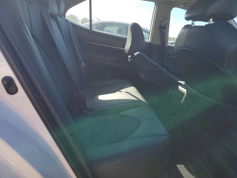 70140646 :رقم المزاد ، 4T1G11BK0MU045191 vin ، 2021 Toyota Camry مزاد بيع