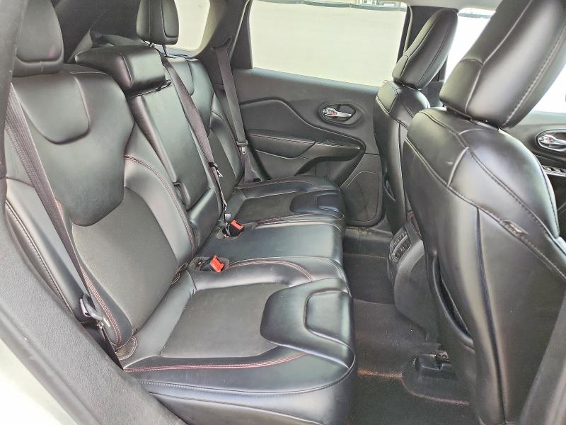 68689036 :رقم المزاد ، 1C4PJMBX8KD479972 vin ، 2019 Jeep Cherokee مزاد بيع