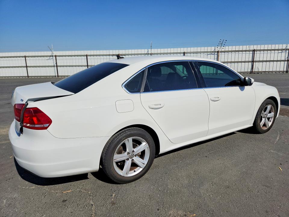 2015 Volkswagen Passat მანქანა იყიდება აუქციონზე, vin: 1VWAT7A38FC100252, აუქციონის ნომერი: 69459566