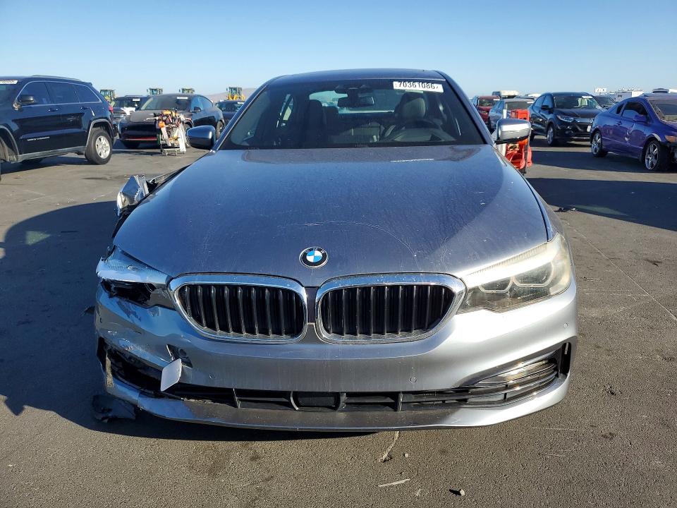70361086 :رقم المزاد ، WBAJA5C55JWA57301 vin ، 2018 Bmw 530 مزاد بيع