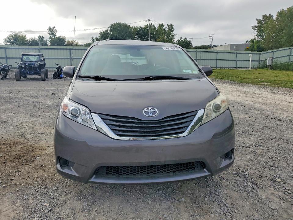 Продаж на аукціоні авто 2011 Toyota Sienna, vin: 5TDKK3DC3BS159085, номер лоту: 70176446