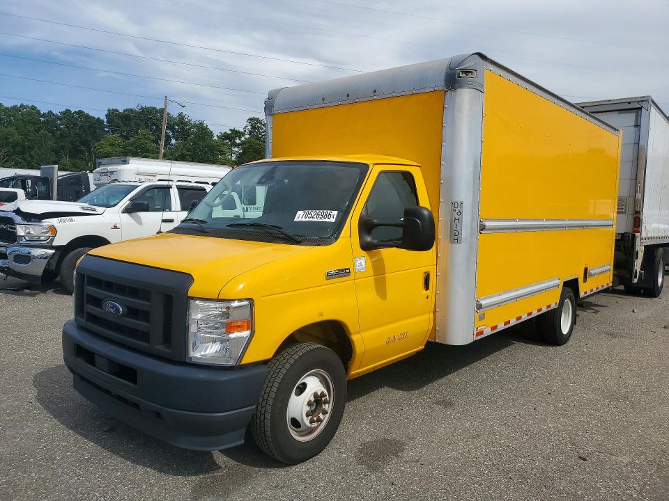 2022 Ford Econoline მანქანა იყიდება აუქციონზე, vin: 1FDWE3FN4NDC04196, აუქციონის ნომერი: 70526986