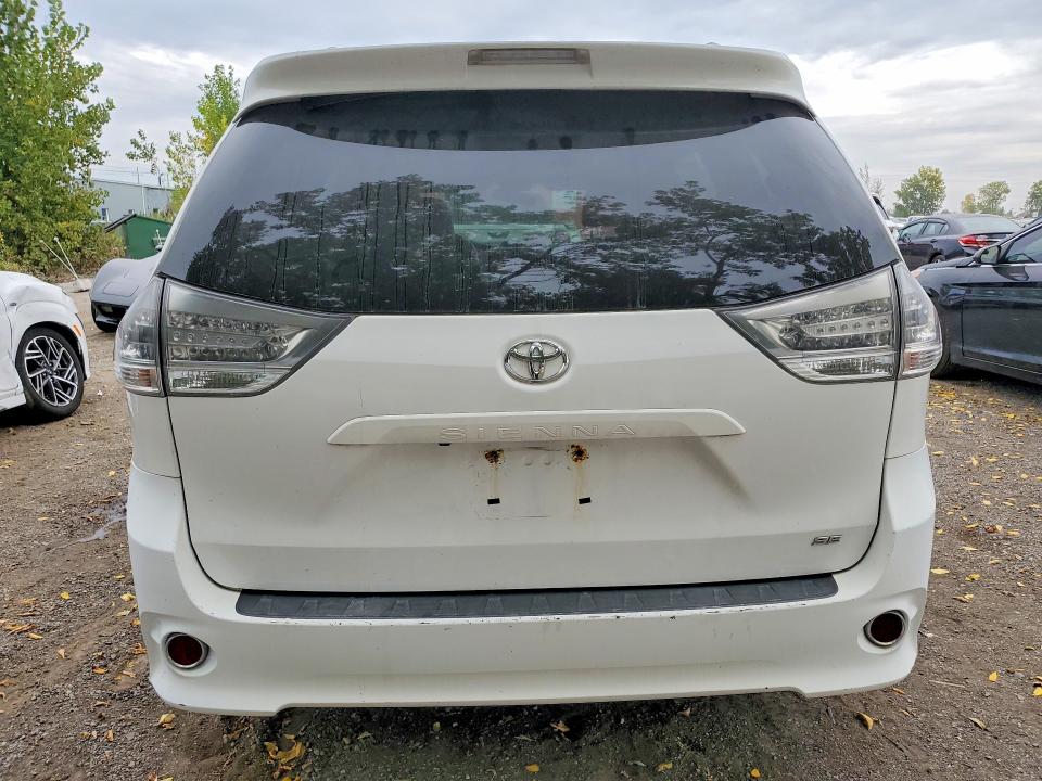 70610406 :رقم المزاد ، 5TDXK3DC3CS243740 vin ، 2012 Toyota Sienna مزاد بيع