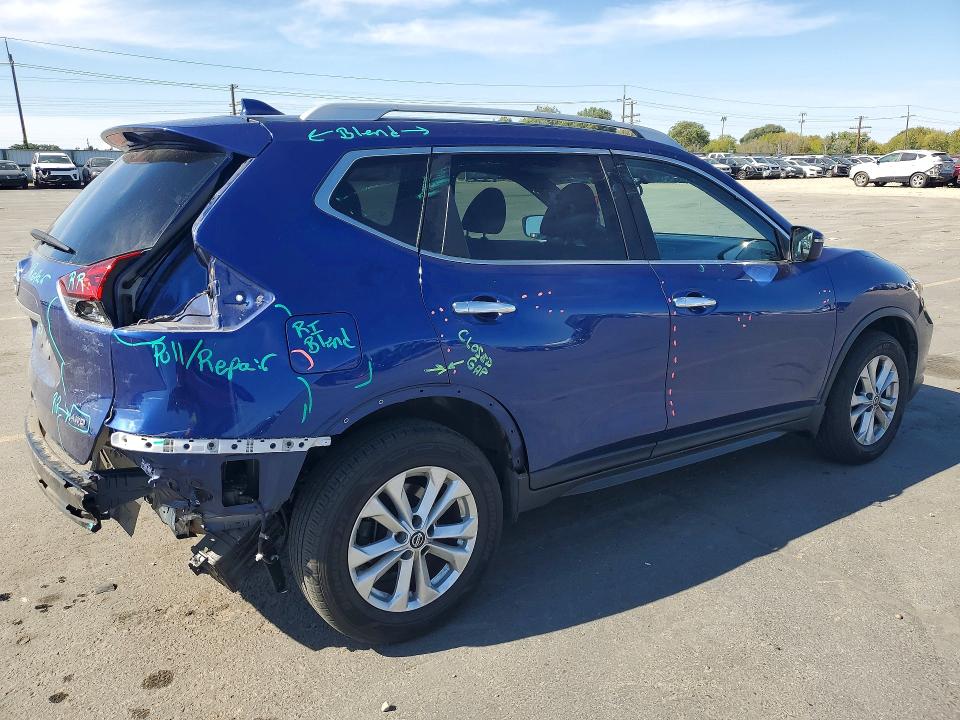 2018 Nissan Rogue მანქანა იყიდება აუქციონზე, vin: 5N1AT2MV1JC830737, აუქციონის ნომერი: 69814246