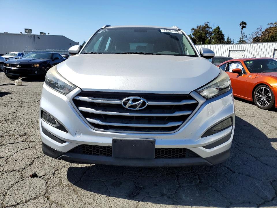 68984606 :رقم المزاد ، KM8J33A41JU684917 vin ، 2018 Hyundai Tucson مزاد بيع