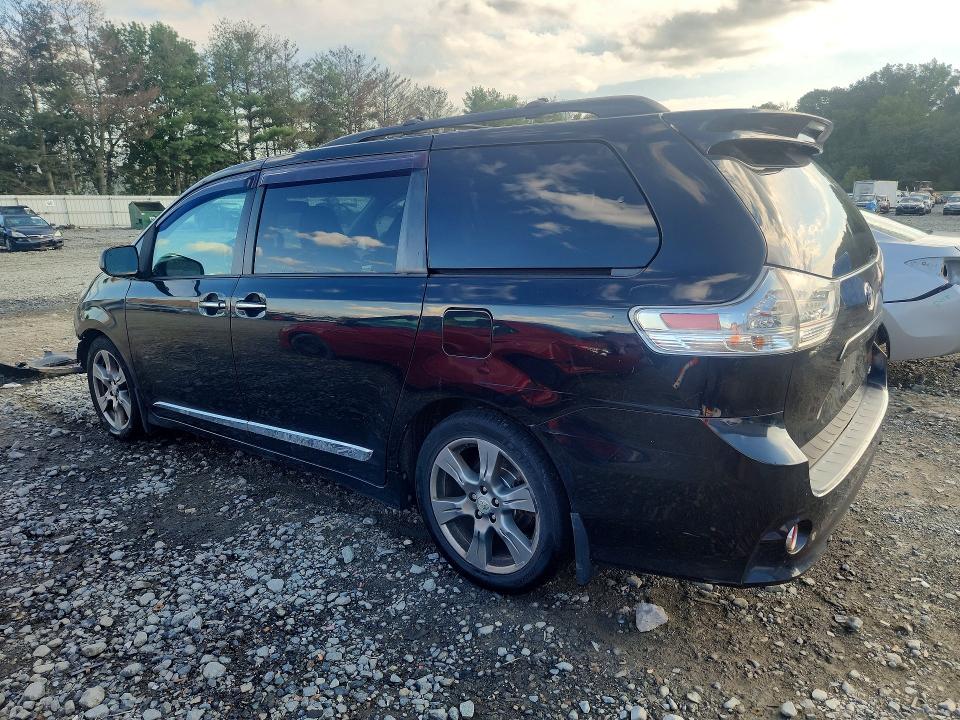 67805666 :رقم المزاد ، 5TDXZ3DC1HS864512 vin ، 2017 Toyota Sienna مزاد بيع