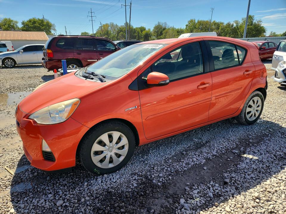 70438086 :رقم المزاد ، JTDKDTB39D1041636 vin ، 2013 Toyota Prius C مزاد بيع
