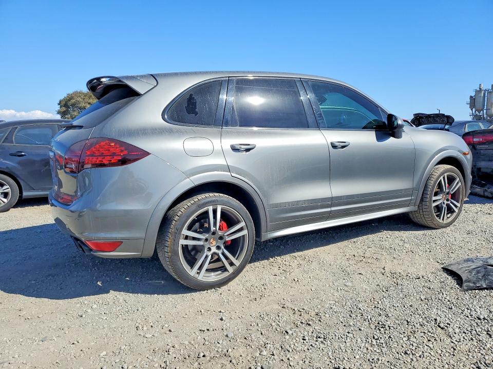 70299706 :رقم المزاد ، WP1AD2A25ELA74328 vin ، 2014 Porsche Cayenne مزاد بيع