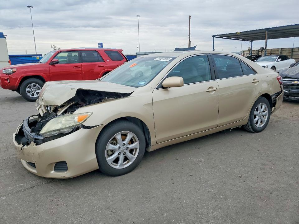 70497506 :رقم المزاد ، 4T4BF3EKXBR103717 vin ، 2011 Toyota Camry مزاد بيع