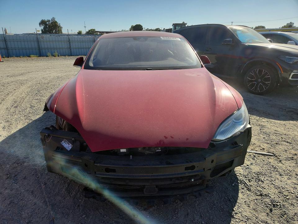 69068866 :رقم المزاد ، 5YJSA1E20FF116086 vin ، 2015 Tesla Model S مزاد بيع