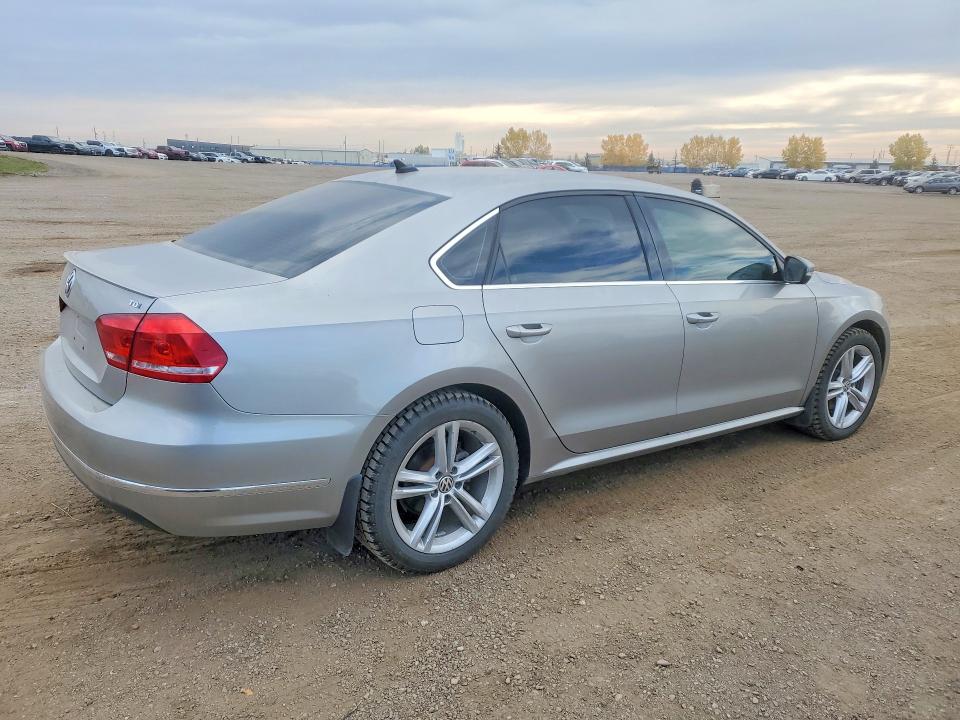70106166 :رقم المزاد ، 1VWCN7A32DC134347 vin ، 2013 Volkswagen Passat مزاد بيع