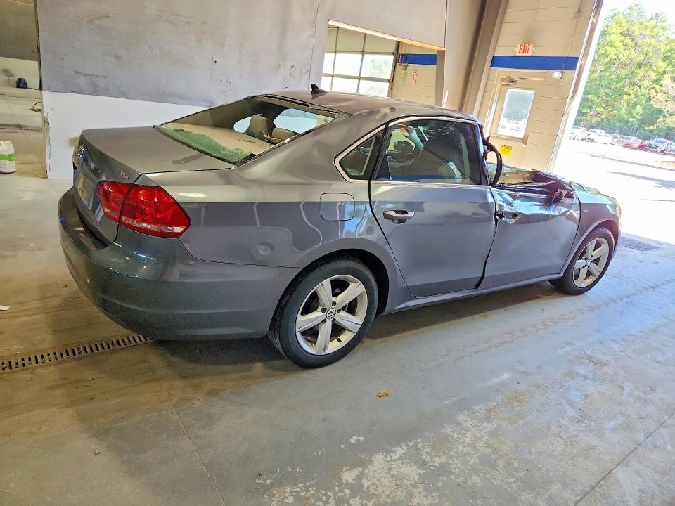 2015 Volkswagen Passat მანქანა იყიდება აუქციონზე, vin: 1VWAS7A35FC119795, აუქციონის ნომერი: 68261086