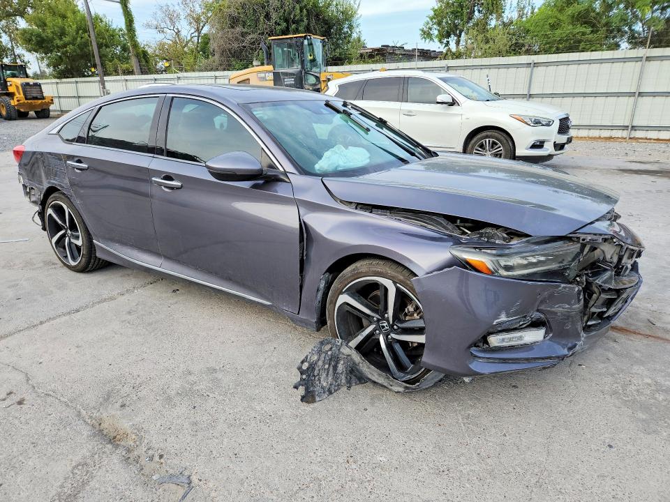 69192856 :رقم المزاد ، 1HGCV2F90JA025039 vin ، 2018 Honda Accord مزاد بيع