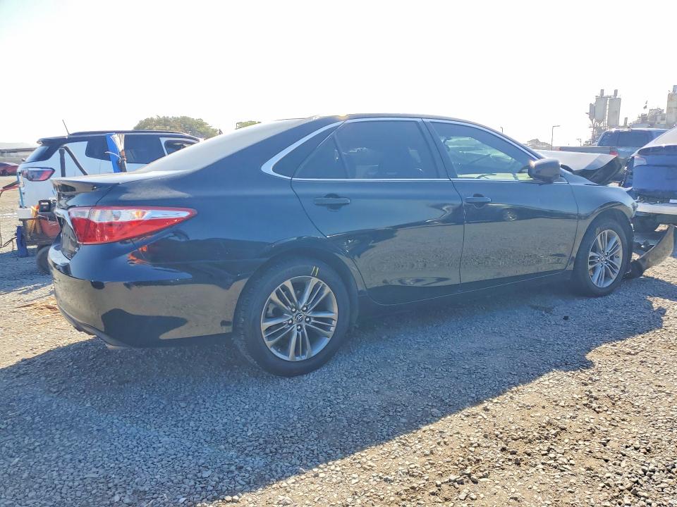 70858256 :رقم المزاد ، 4T1BF1FK7HU353941 vin ، 2017 Toyota Camry مزاد بيع