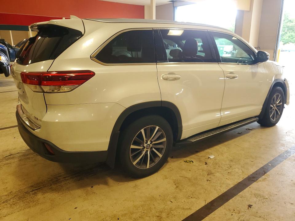 71022446 :رقم المزاد ، 5TDJZRFH9HS477031 vin ، 2017 Toyota Highlander مزاد بيع