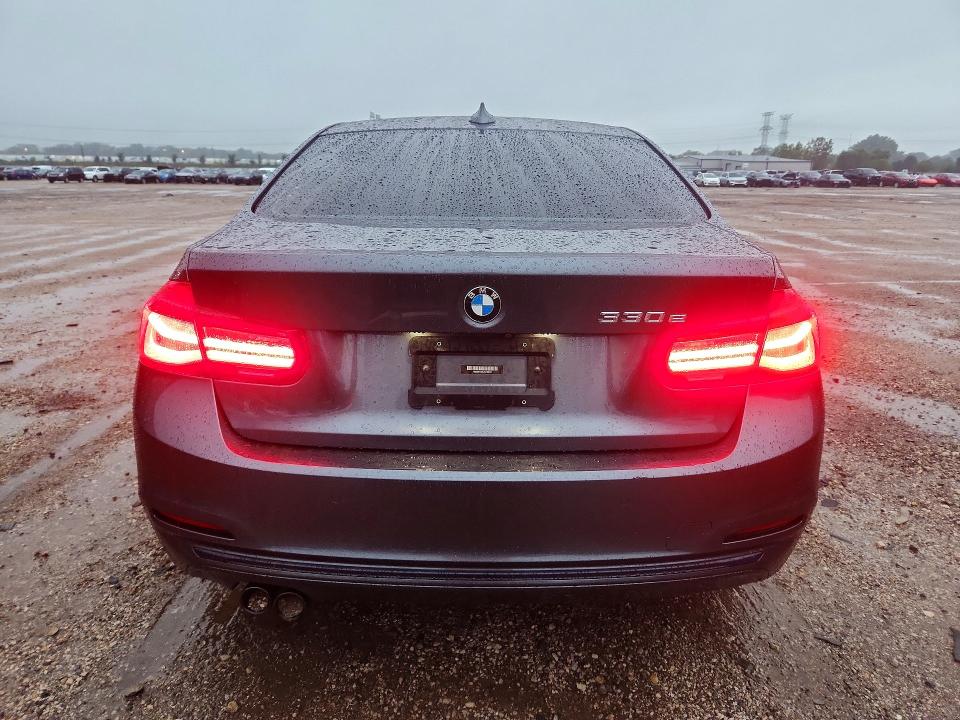 59409956 :رقم المزاد ، WBA8E1C55JA159610 vin ، 2018 Bmw 330e مزاد بيع