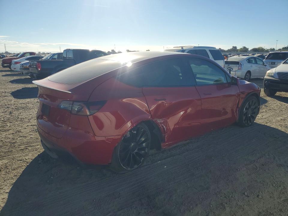 70555156 :رقم المزاد ، 7SAYGDEF6NF352403 vin ، 2022 Tesla Model Y مزاد بيع