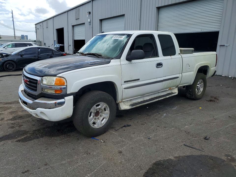 69161896 :رقم المزاد ، 1GTHC29U04E138271 vin ، 2004 Gmc Sierra مزاد بيع