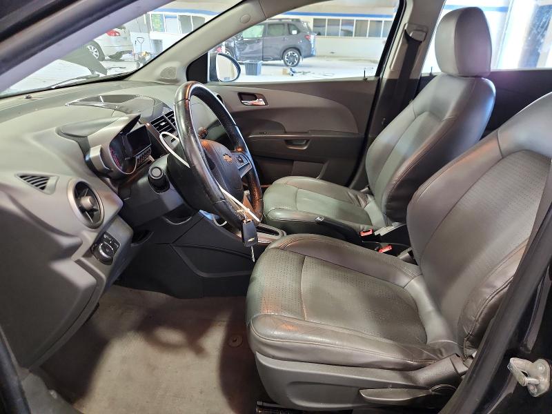 68059846 :رقم المزاد ، 1G1JE6SB1F4142102 vin ، 2015 Chevrolet Sonic مزاد بيع