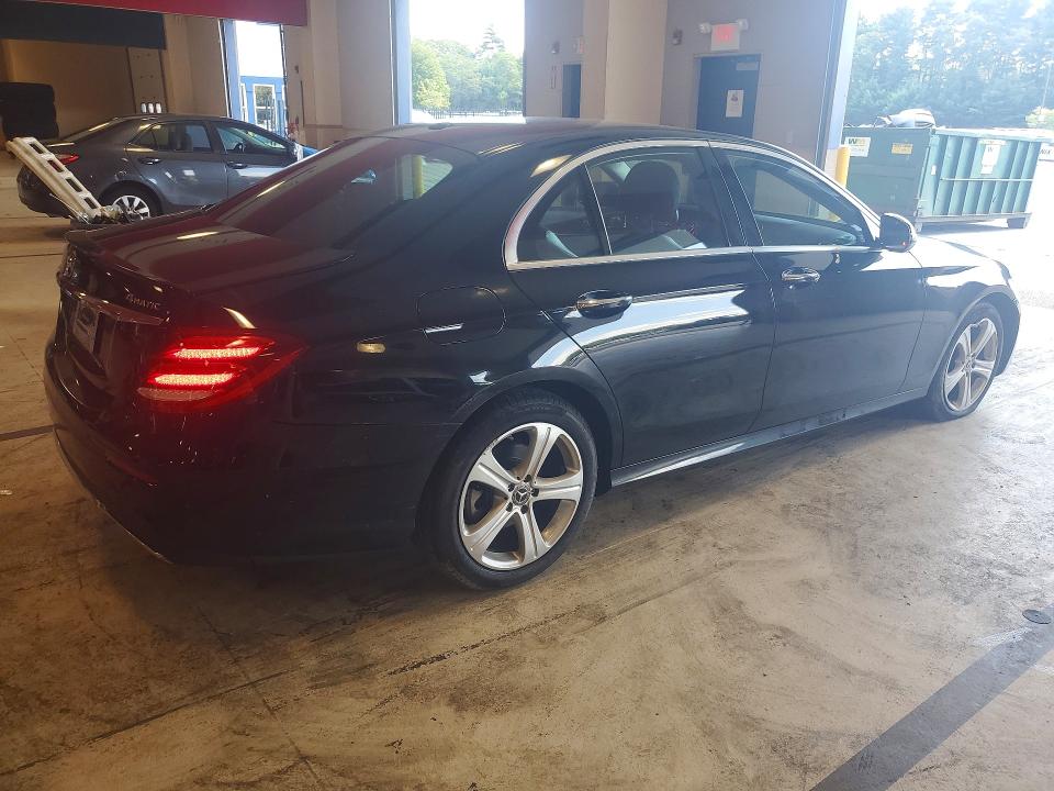 69104666 :رقم المزاد ، WDDZF4KB7JA369709 vin ، 2018 Mercedes-benz E مزاد بيع