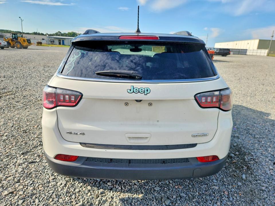 67680596 :رقم المزاد ، 3C4NJDBB4JT192584 vin ، 2018 Jeep Compass مزاد بيع