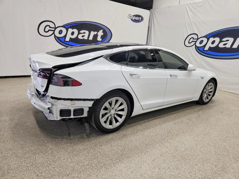 67672526 :رقم المزاد ، 5YJSA1E21GF139782 vin ، 2016 Tesla Model S مزاد بيع