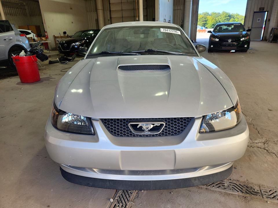 70412296 :رقم المزاد ، 1FAFP42X81F153477 vin ، 2001 Ford Mustang مزاد بيع